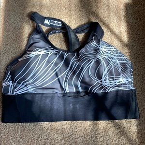 Under Armour front pocket bra M “crossback clutch”